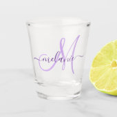 Aangepaste monogram naam Modern Handschrift Paars Shot Glas (Voorkant)