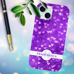 Aangepaste monogram naam Paars Heart Bokeh Art iPhone 15 Case