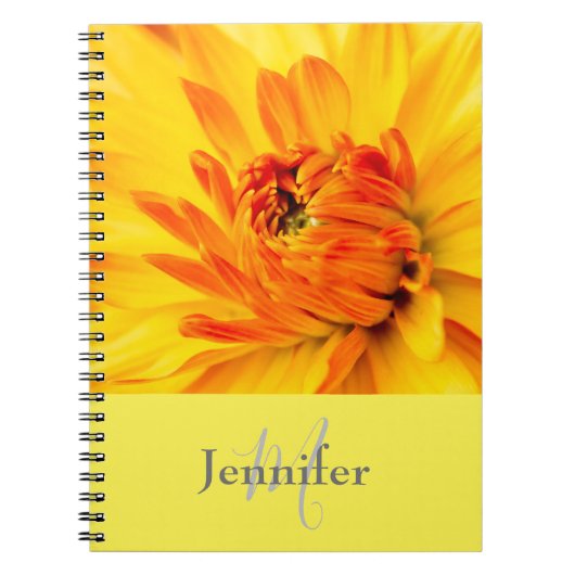 Aangepaste Monogram Naam Sinaasappel Geel Dahlia Notitieboek (Voorkant)