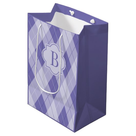 Aangepaste monogram Paarse Lila Argyle Medium Cadeauzakje (Voorkant Gekanteld)