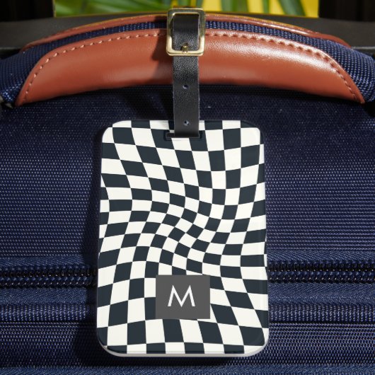 Aangepaste Monogram Retro Warped Black White Check Bagagelabel (Voorkant Insitu 2)