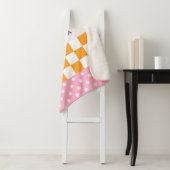 Aangepaste Monogram Roze Sinaasappel Polka Dot Che Sherpa Deken (In situ)