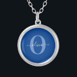 Aangepaste monogram scriptnaam Blauw Wit Zilver Vergulden Ketting<br><div class="desc">Dit elegante monogram en het stijlvolle ontwerp van de manuscriptnaam kunnen als gift voor een verjaardag, een bruiloft, een vrijgezellenfeest, een verjaardag, een Moederdag of om het even welke gelegenheid worden gegeven. Het kan gepersonaliseerd worden met het initiaal en de naam van de persoon. U kunt het lettertype, de lettertypekleur,...</div>