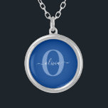 Aangepaste monogram scriptnaam Blauw Wit Zilver Vergulden Ketting<br><div class="desc">Dit elegante monogram en het stijlvolle ontwerp van de manuscriptnaam kunnen als gift voor een verjaardag, een bruiloft, een vrijgezellenfeest, een verjaardag, een Moederdag of om het even welke gelegenheid worden gegeven. Het kan gepersonaliseerd worden met het initiaal en de naam van de persoon. U kunt het lettertype, de lettertypekleur,...</div>