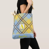 Aangepaste monogram scriptnaam Chic Blue Tartan Tote Bag (Dichtbij)