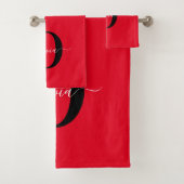 Aangepaste monogram scriptnaam rood zwart wit bad handdoek (Insitu)