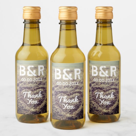 Aangepaste monogram strand bruiloft foto mini fles wijn etiket (Flessen)