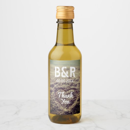 Aangepaste monogram strand bruiloft foto mini fles wijn etiket (Voorkant)