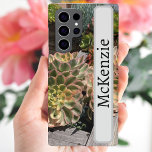 Aangepaste monogram Succulent Garden Oceanside Samsung Galaxy Hoesje<br><div class="desc">Originele foto van Ann Jenkins. Ik nam deze foto toen ik de prachtige stad Oceanside in Californië bezocht. De winkels rondom de Pier waren bewonderd met prachtige,  grote en pluizige zoogtuinen. Pas uw telefoongeval met jouw naam aan.</div>