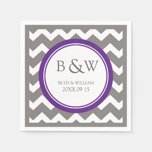 Aangepaste Monogram Trouwservet Plum Grey Chevron Servetten (Voorkant)