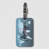 Aangepaste Monogram Wereldreiziger Roze Kaart Naam Bagagelabel (Voorkant (verticaal))