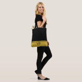 Aangepaste monogram zwart en goud tote bag (Op model)
