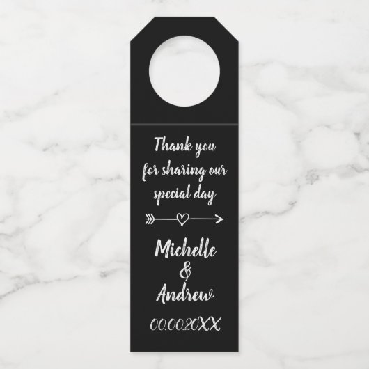 Aangepaste monogram zwart krijtbord bruiloft parti flessenhanger (Voorkant)