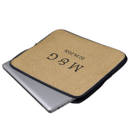 Aangepaste monogramdatum op natuurlijke jute patro laptop sleeve