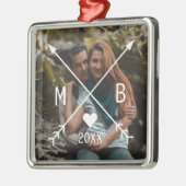 Aangepaste monogrammed Love Heart Arrows 2023 Metalen Ornament (Links)