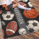Aangepaste Monogrammed Zachte Zwarte Sport Fleece Deken<br><div class="desc">Perfect voor sporters van alle leeftijden en gezinnen voor sportevenementen. Blijf lekker warm tijdens kille football-, voetbal-, hockey- en basketbalwedstrijden en knuffel op de bank met deze op maat gemaakte monogrammed multi sport patterned fleece deken. Bevat een cool en uniek geïllustreerd grenspatroon van sportballen en hockeypucks, samen met de huidige...</div>