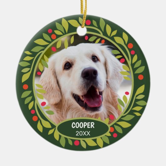 Aangepaste Mopshond Foto 1e Kerst op Hulstbes Keramisch Ornament (Voorkant)