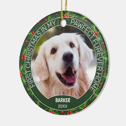 Aangepaste Mopshond Foto 1e Kerstmis op Hulst Bes Keramisch Ornament (Links)