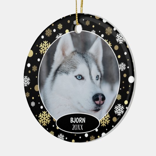 Aangepaste Mopshond Foto 1e Kerstmis Op Sneeuwvlok Keramisch Ornament (Links)