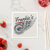 Aangepaste motorfietsen die bietenwinkel met vlieg servet (Insitu)