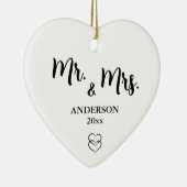 Aangepaste Mr & Mrs Kerstmis Naam en Jaar Keramisch Ornament (Rechts)