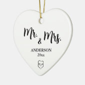 Aangepaste Mr & Mrs Kerstmis Naam en Jaar Keramisch Ornament (Links)