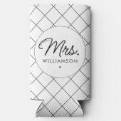 Aangepaste Mrs Est. Modern Elegant Script Pas getr Seltzer Blikjeskoeler (Achterkant)