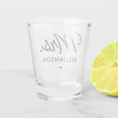 Aangepaste Mrs Est. Modern Elegant Script Pas getr Shot Glas (Achterkant)