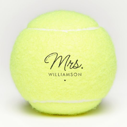 Aangepaste Mrs Est. Modern Elegant Script Pas getr Tennisballen (Voorkant)