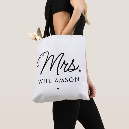 Aangepaste Mrs Est. Modern Elegant Script Pas getr Tote Bag (Dichtbij)
