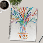 Aangepaste naam 2023 planner<br><div class="desc">Deze unieke Planner is versierd met een helder gekleurde mozaïekboom. Pas het aan met jouw naam en jaar. Om verder uit te geven gebruik het Hulpmiddel van het Ontwerp om de doopvont, de doopvontgrootte, of de kleur te veranderen. Omdat wij ons kunstwerk creëer, zult u dit nauwkeurige afbeelding niet vinden...</div>