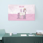 Aangepaste naam 2e verjaardag Roze paard met kroon Spandoek (Beurs)