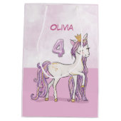 Aangepaste naam 4e verjaardag Roze paard met kroon Medium Cadeauzakje (Achterkant)