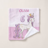 Aangepaste naam 6e verjaardag roze paard met kroon bad handdoek (Wasdoekje)