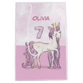 Aangepaste naam 7e verjaardag Roze paard met kroon Medium Cadeauzakje (Voorkant)