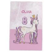 Aangepaste naam 8e verjaardag Roze paard met kroon Medium Cadeauzakje (Achterkant)