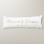 Aangepaste naam aangepast paar en datum huwelijk lichaamskussen<br><div class="desc">Gepersonaliseerde Script Custom Couple Naam en Datum Bruiloft Body Kussen. Elegant,  klassiek,  minimalistisch design.</div>