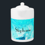 Aangepaste naam Agate Gemstone Geode Art Blue Cool Theepot<br><div class="desc">Dit is ontworpen met een sjabloon voor monogram en elegante agate art background. Dit maakt een prachtig gepersonaliseerd plezier of geschenk voor speciale gelegenheden zoals bruiloften,  vrijgezellenfeest,  verjaardagen,  verjaardagen,  feestdagen,  enz.</div>