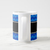 Aangepaste naam blauwe chevrons grote koffiekop (Achterkant)