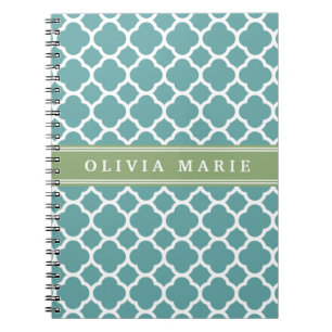 Aangepaste naam Bleek blauw Quatrefoil Patroon Notitieboek