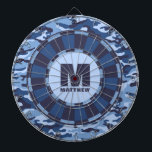 Aangepaste naam Blue Camo Dartboard Dartbord<br><div class="desc">Personaliseer dit blauwe camouflage dartbord met jouw naam en initiaal. Geweldig cadeau voor een tiener. Ontworpen voor u door Blackberry Boulevard.</div>