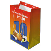 Aangepaste naam Boy 10th Birthday Sportballen Medium Cadeauzakje (Voorkant Gekanteld)