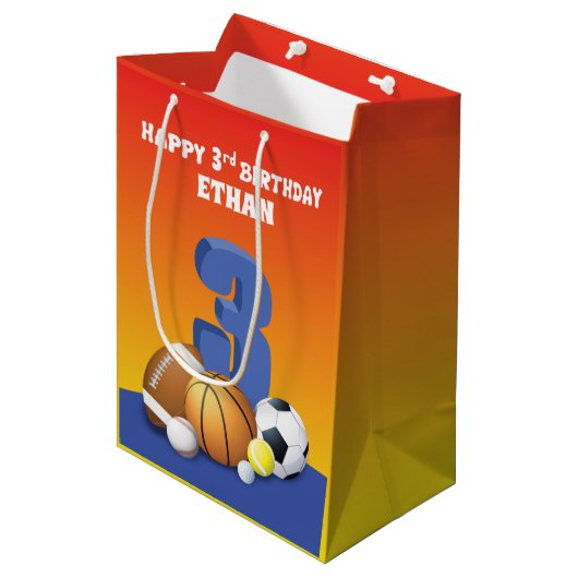 Aangepaste naam Boy 3rd Birthday Sports Balls Medium Cadeauzakje (Voorkant Gekanteld)