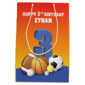 Aangepaste naam Boy 3rd Birthday Sports Balls Medium Cadeauzakje (Achterkant)
