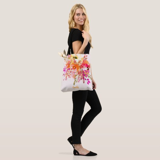 Aangepaste naam Bright Floral Romantic Tote Bag (Op model)