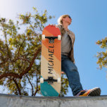 Aangepaste naam Cool Retro Sunset Bruskes Persoonlijk Skateboard<br><div class="desc">Het Skateboard van de Slag van de Sonde van de Borstel van de Naam van de douane Kool Retro Zonnegebondenheid kenmerkt uw gepersonaliseerde naam op een achtergrond van de retro borstelslag in oranje en blauw. Personaliseer door de tekst in het verstrekte tekstvakje uit te geven. Geef een aangepast geschenk, een...</div>