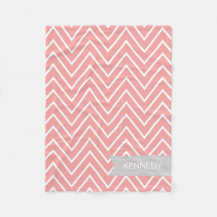 Aangepaste Naam Coral Grijs Chevron Patroon Fleece Deken
