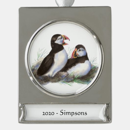 Aangepaste naam Datum Cute Puffin Birds Verzilverd Banner Ornament (Voorkant)
