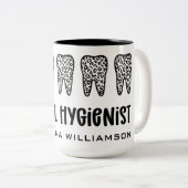 Aangepaste naam Dental Hygienist Leopard Print Tee Tweekleurige Koffiemok (Voorkant rechts)