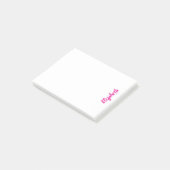 Aangepaste naam diep roze schrift op wit post-it® notes (Schuin)